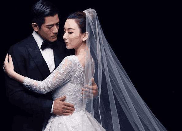 娱乐圈最让人羡慕的明星夫妻,盘点25对年龄相差大的明星夫妻