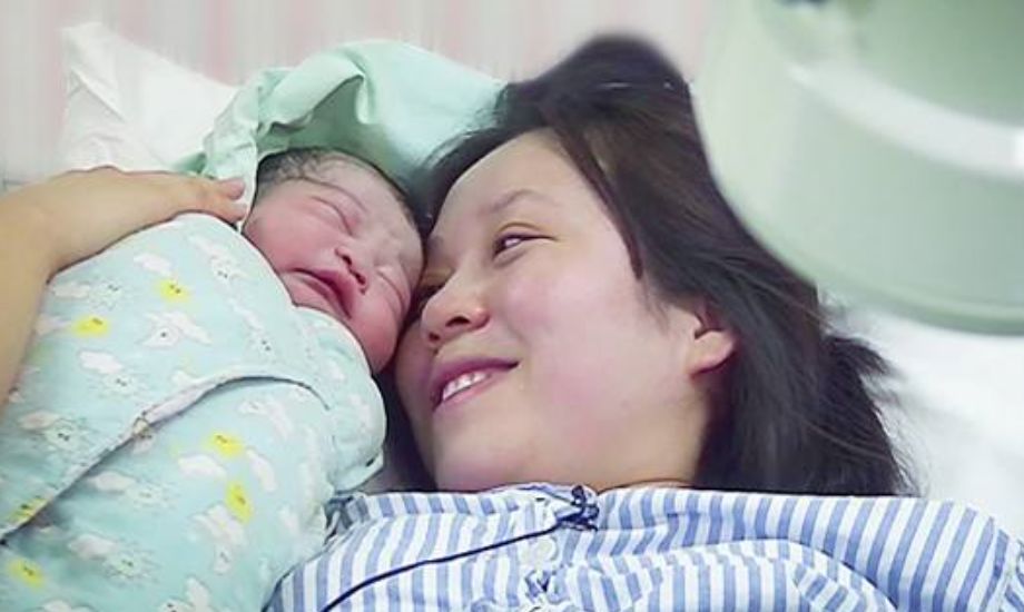 赵丽颖母子出院视频,赵丽颖母子平安图