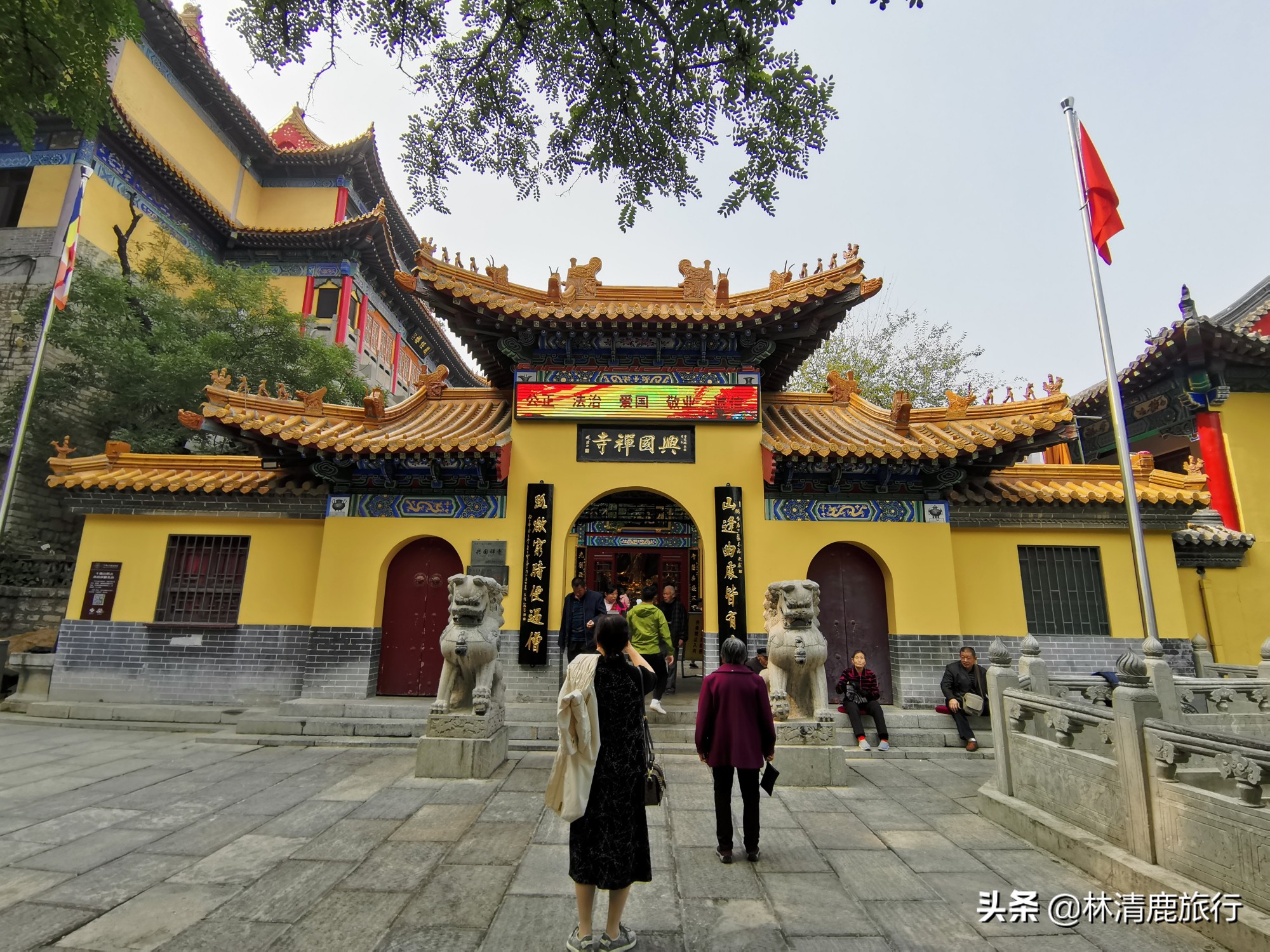 济南千佛山万佛洞的大佛像,济南千佛山多高免费