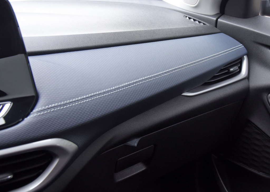 圣诞大战一触即发,新一代创酷还是柯米克?