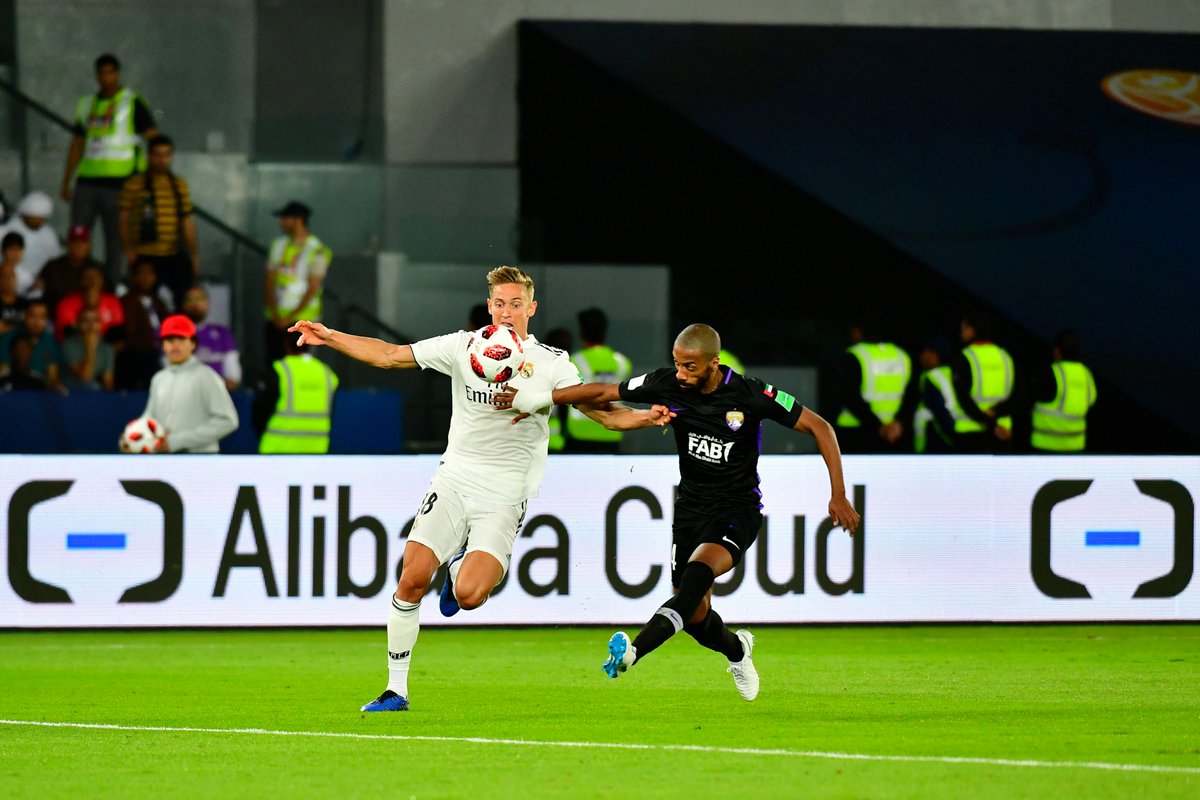 71场进1球！皇马“太子”铁树开花打进生涯首球，女友激动看哭