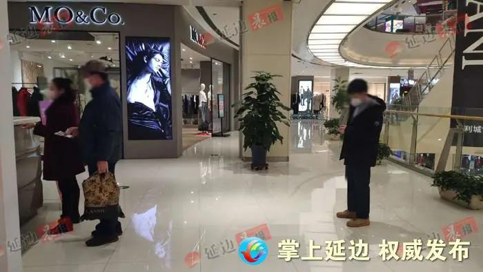 记者暗访疫情防控公共场所,记者暗访各单位疫情防控值班情况