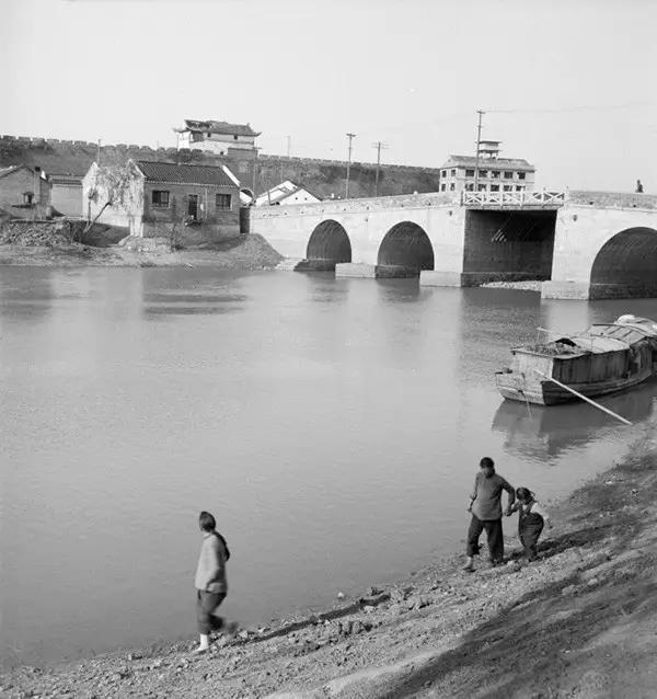 南京相隔百年的照片,南京城景对比图
