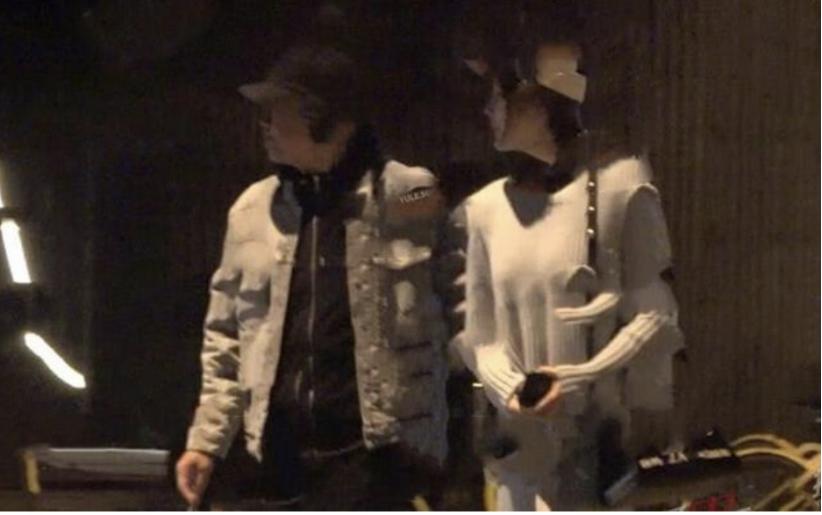 侯勇小20岁娇妻疑怀孕,结三次婚至今无子,妻子每个都年轻貌美