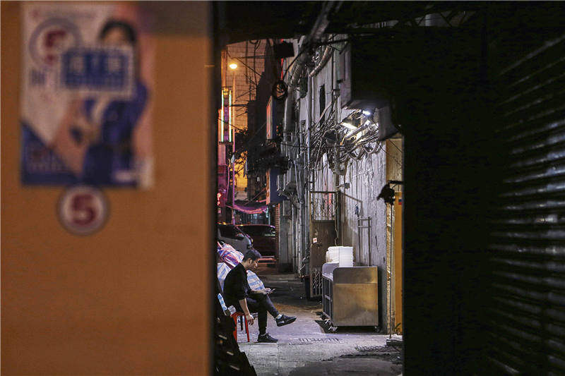 香港“油麻地的两万种死法”导赏团：城市中的边缘人，繁华背后的阴影