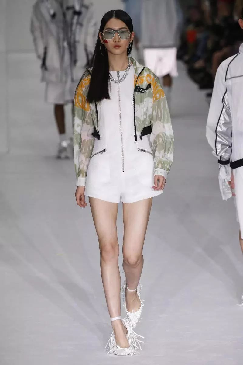 波司登羽绒时装周,波司登伦敦时装周中国红