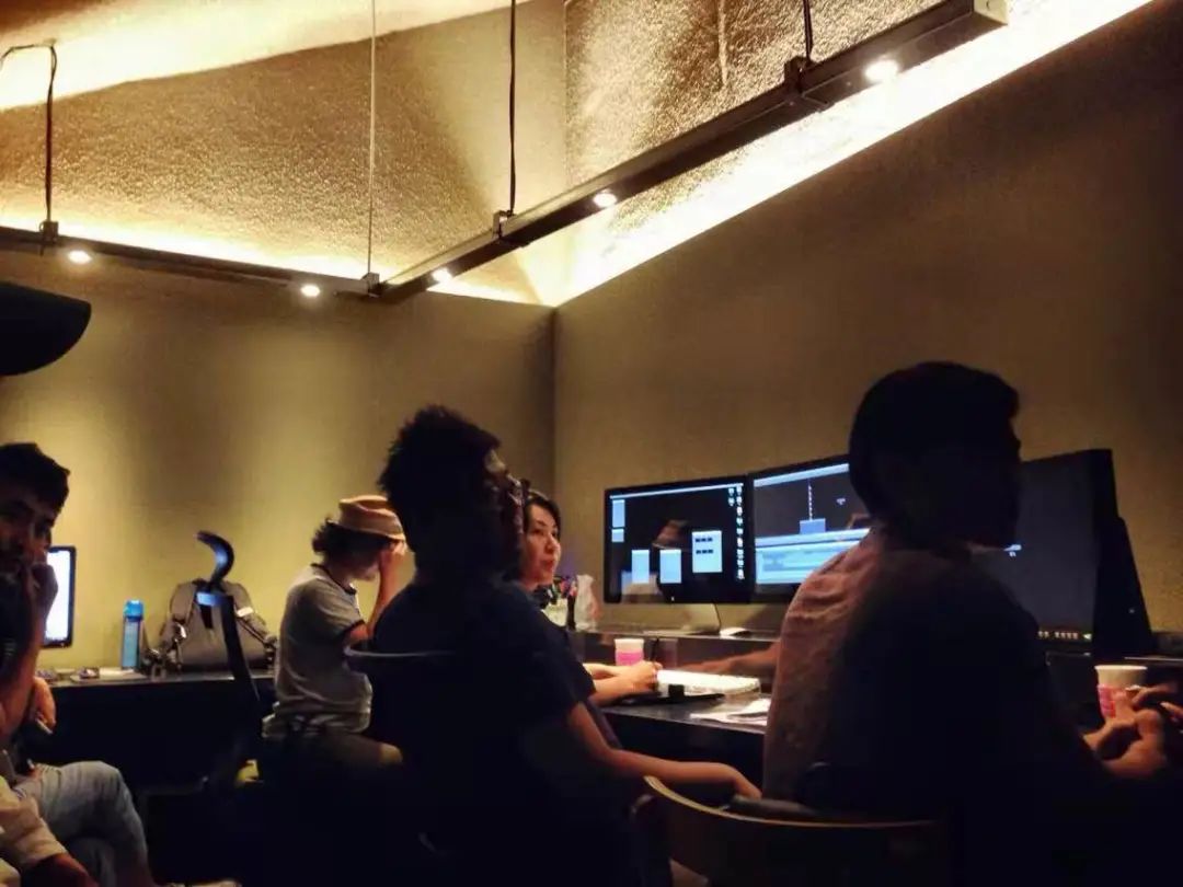 她，白富美，用3年时间，将几美分产品做到上亿营收，有钱还努力