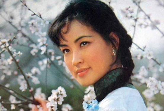 陈国军刘晓庆姜文三人照片,陈国军找姜文谈话