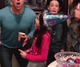 那些没甩脸上的姨妈巾被偷偷的塞进了男生的那里？