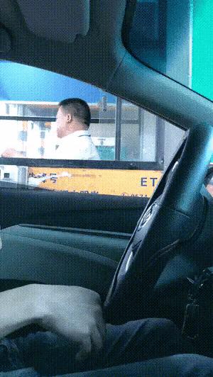 看了整整七分钟，他们最终还是上去了