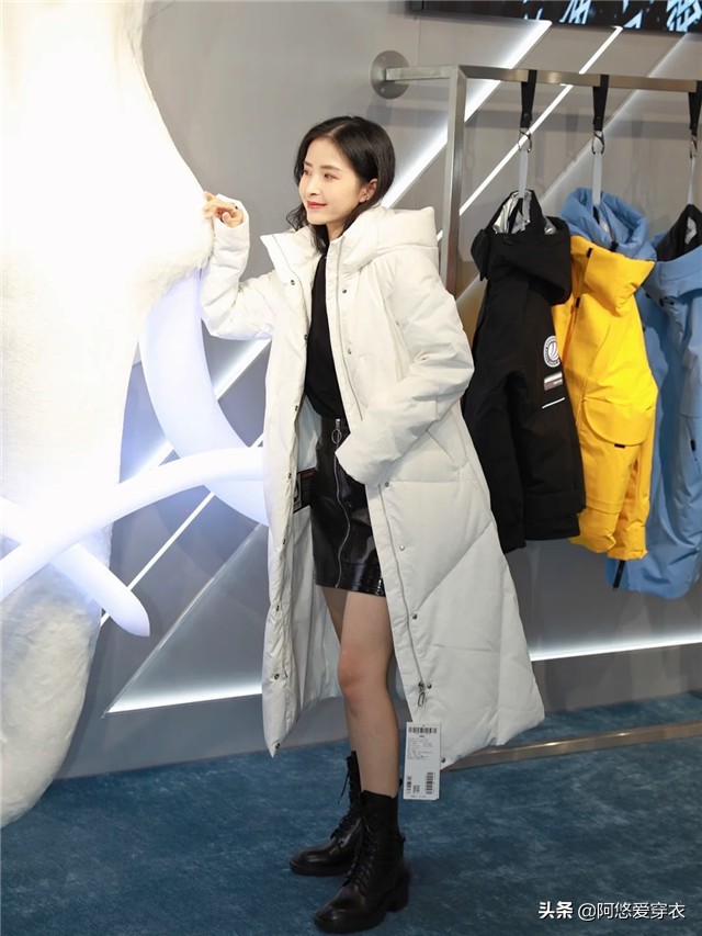 冬季羽绒服怎么穿不显臃肿,冬天穿羽绒服怎么搭配时髦又显瘦