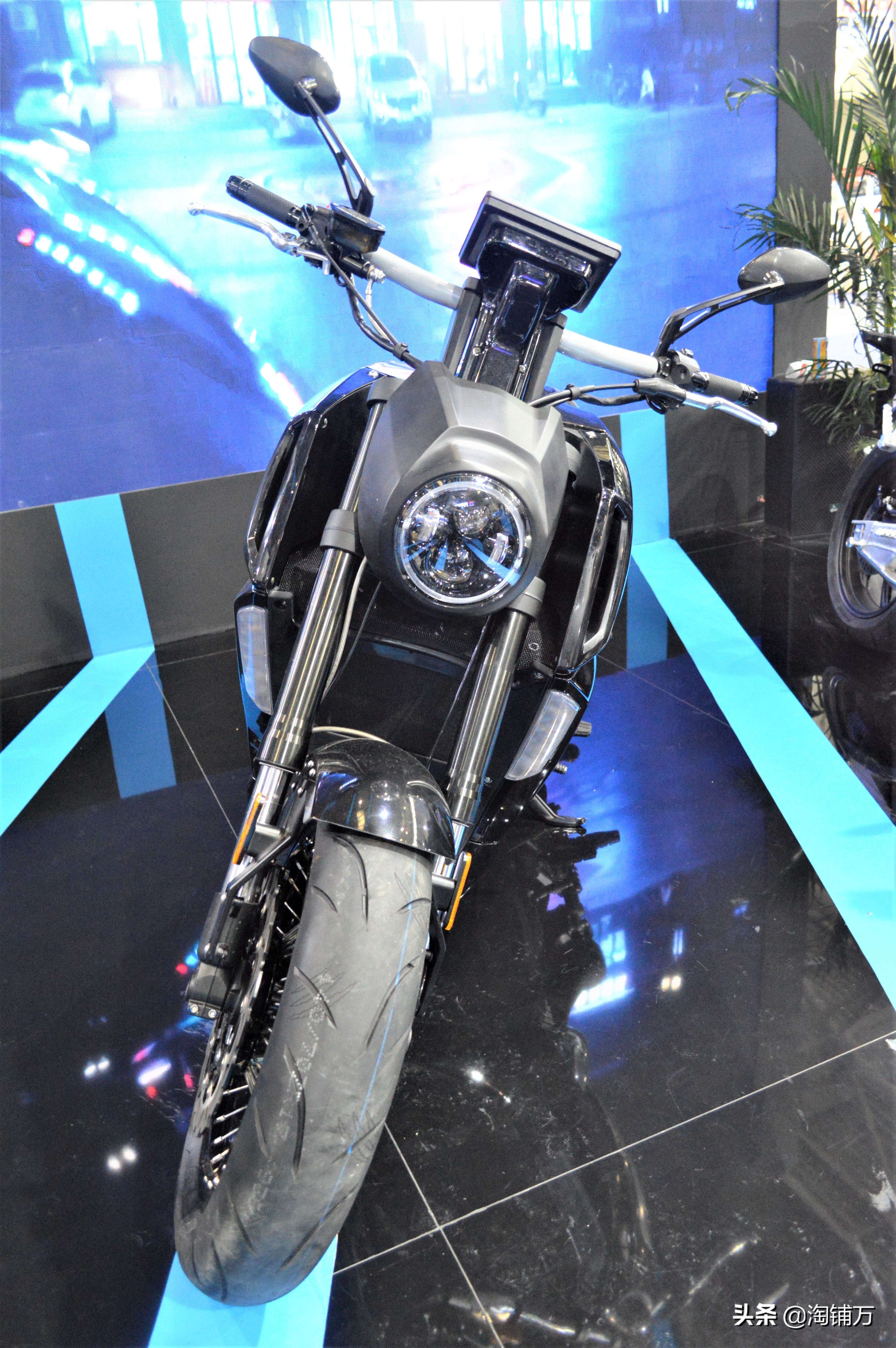 国产“大魔鬼”？诺马摩博会展台惊现大排量V缸巡航