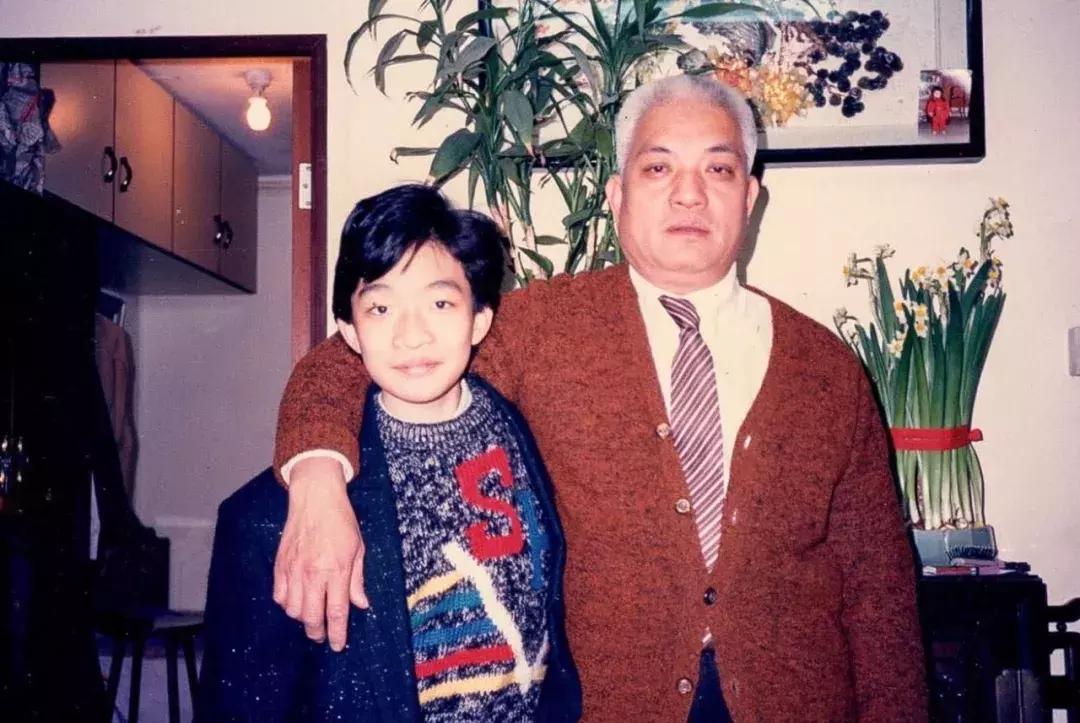 香港阴间设计师：为黄家驹订做电吉他，为张国荣粉丝订做咖啡厅..