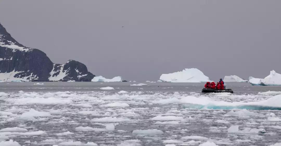 皮艇上漂流,皮筏艇海上