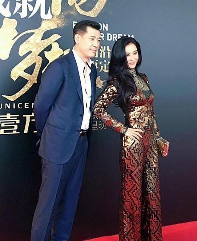 张柏芝黑色服装,张柏芝穿黑色礼服卖萌