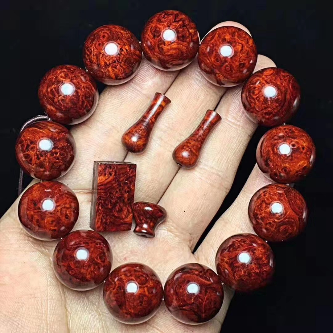 典型吃药：同样一块紫檀料子，300块钱你不要，1000块钱你就抢？