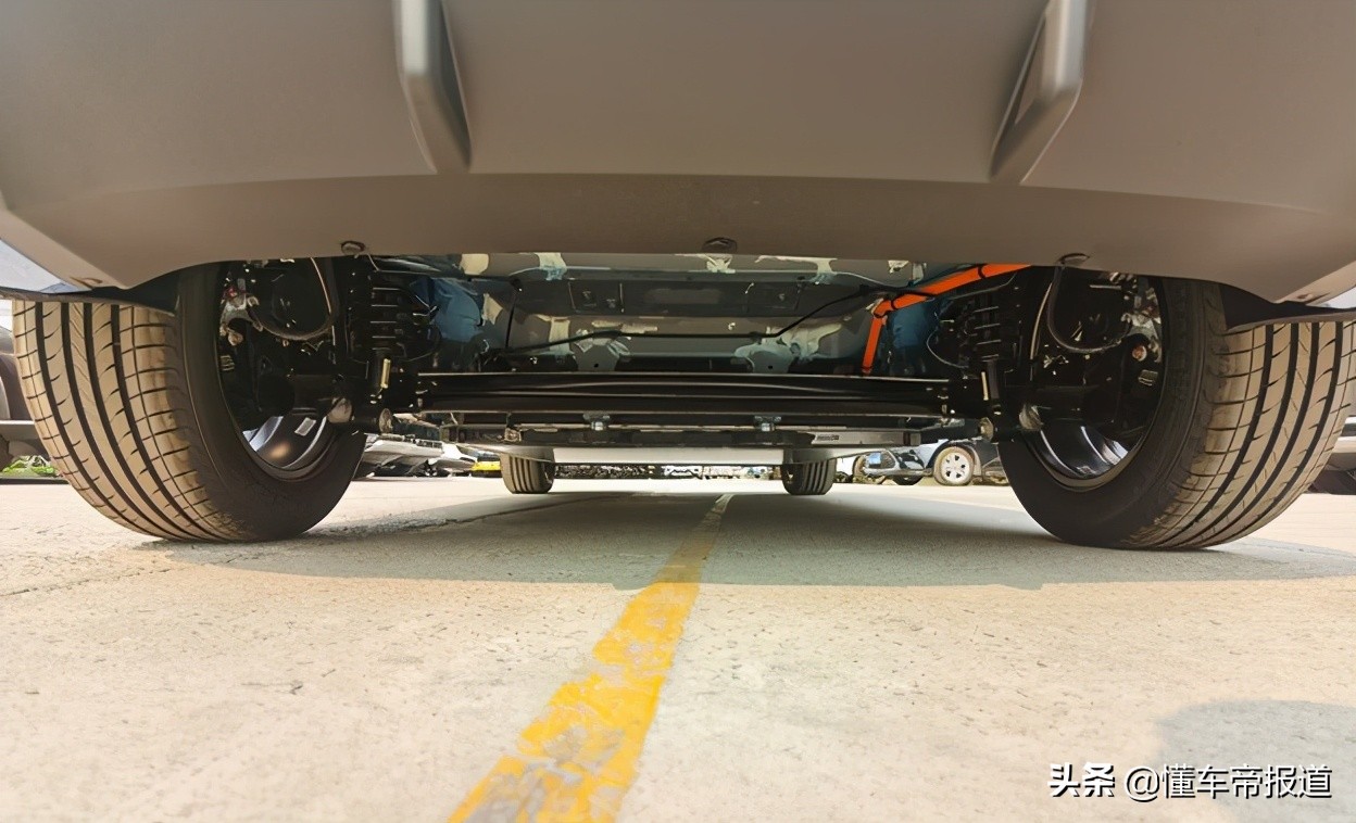 新能源比亚迪e2汽车测评,全新比亚迪e2到店实拍