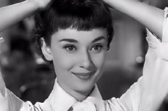 法令纹真的难看吗？奥黛丽赫本的法令纹这么迷人！你也可以做到