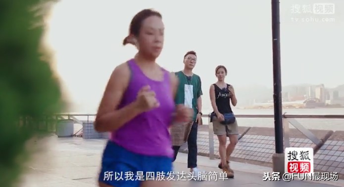 最性感的香港搬运工，扛180斤重物，月薪1万8，租5平米房