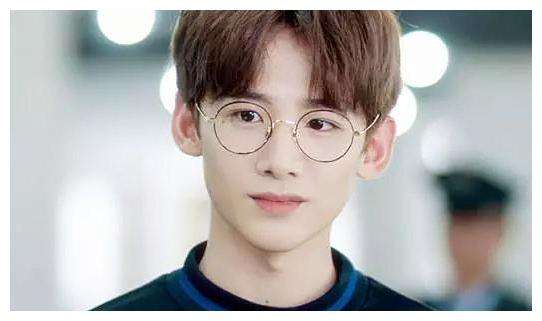 怎样挑选适合自己脸型的眼镜男,怎么选眼镜才能更好看男生