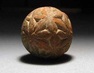 宋朝的蹴鞠足球长什么样,足球起源于中国蹴鞠用英语怎么说