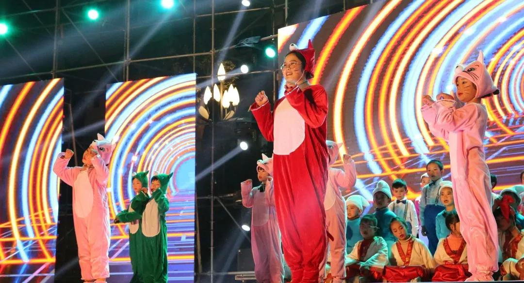 小县城学校元旦晚会活动,小学生青春筑梦砥砺前行文艺汇演