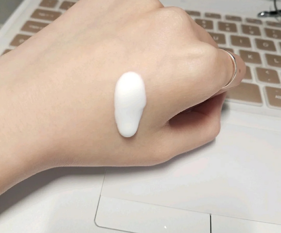 兰蔻菁纯粉底液和嘉娜宝粉底霜,嘉娜宝世纪粉霜好用还是兰蔻菁纯