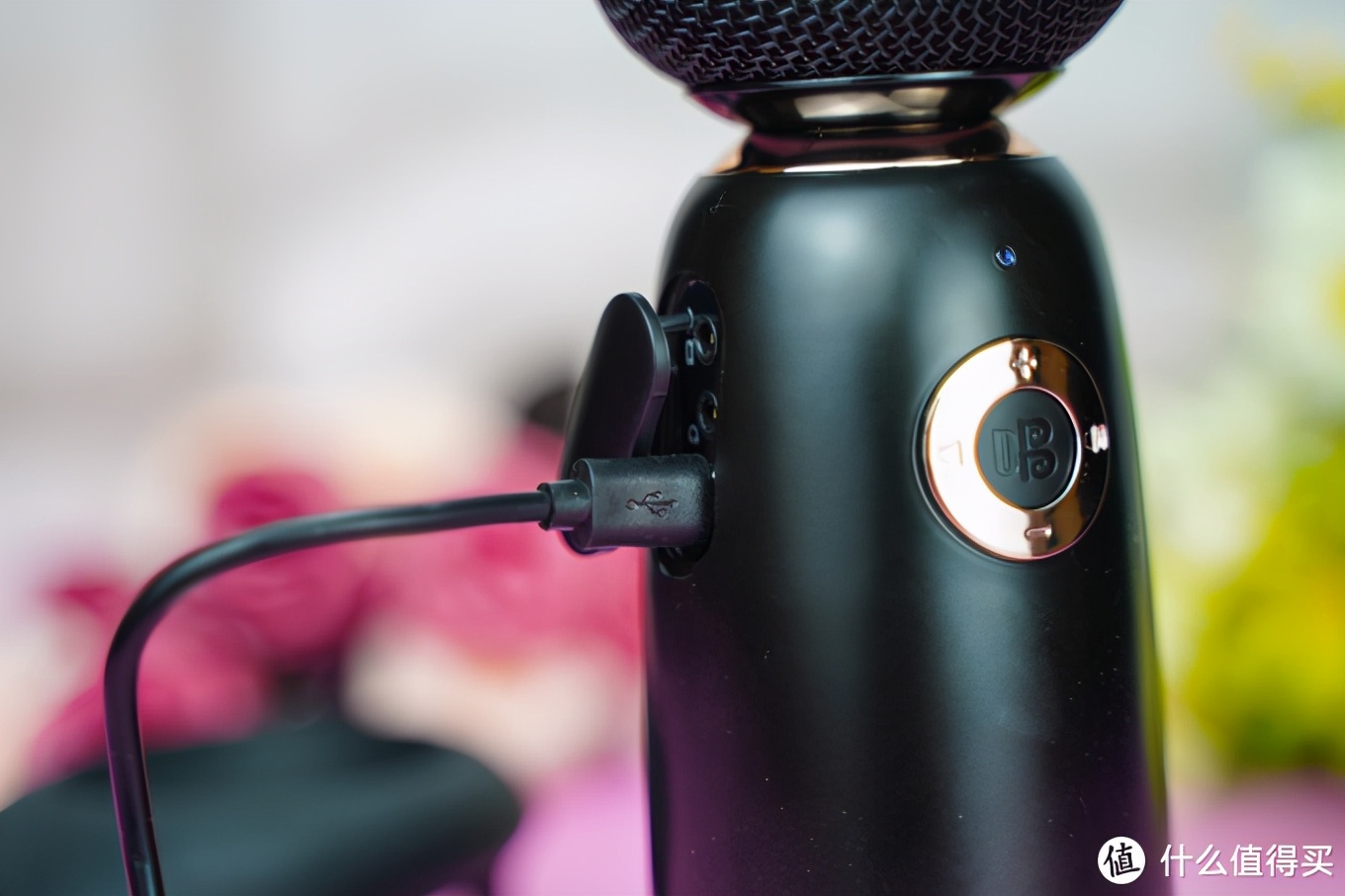 与歌手只差一个“百万调音师”？试试唱吧小巨蛋麦克风Q3