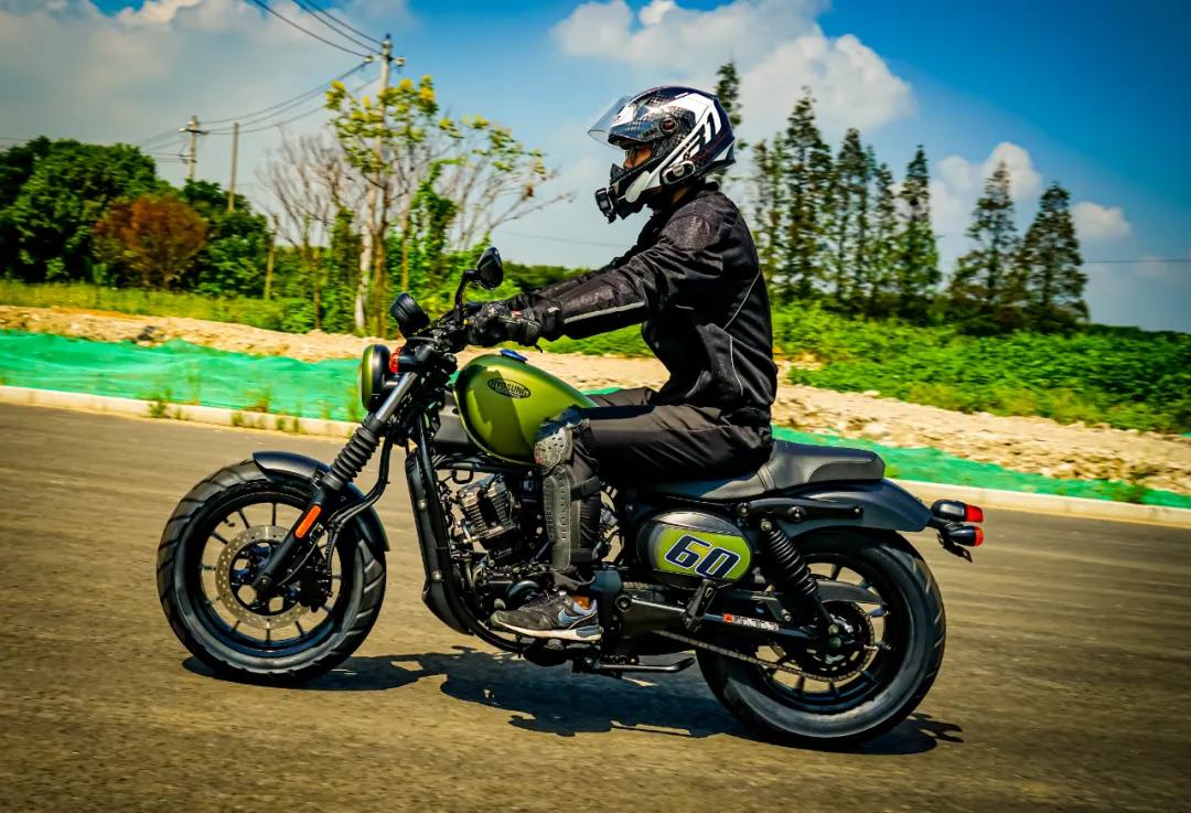 胖虎测评轻骑晓胜GV125S：唯一水冷V缸6气门21980元