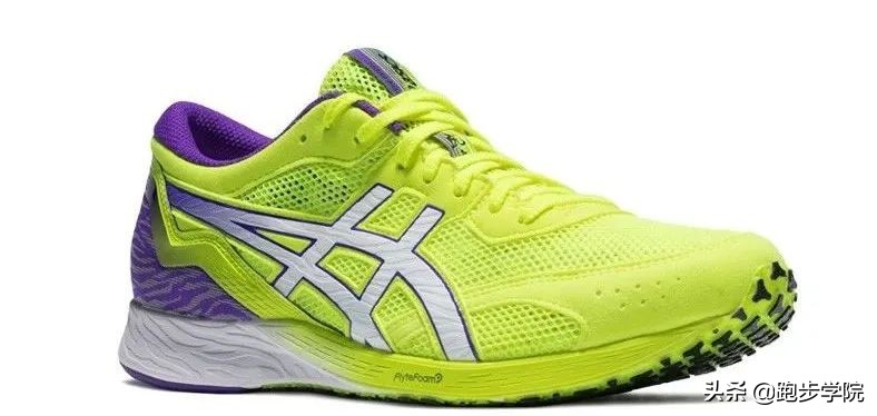 跑马的专业跑鞋,新手如何选择正确的跑鞋