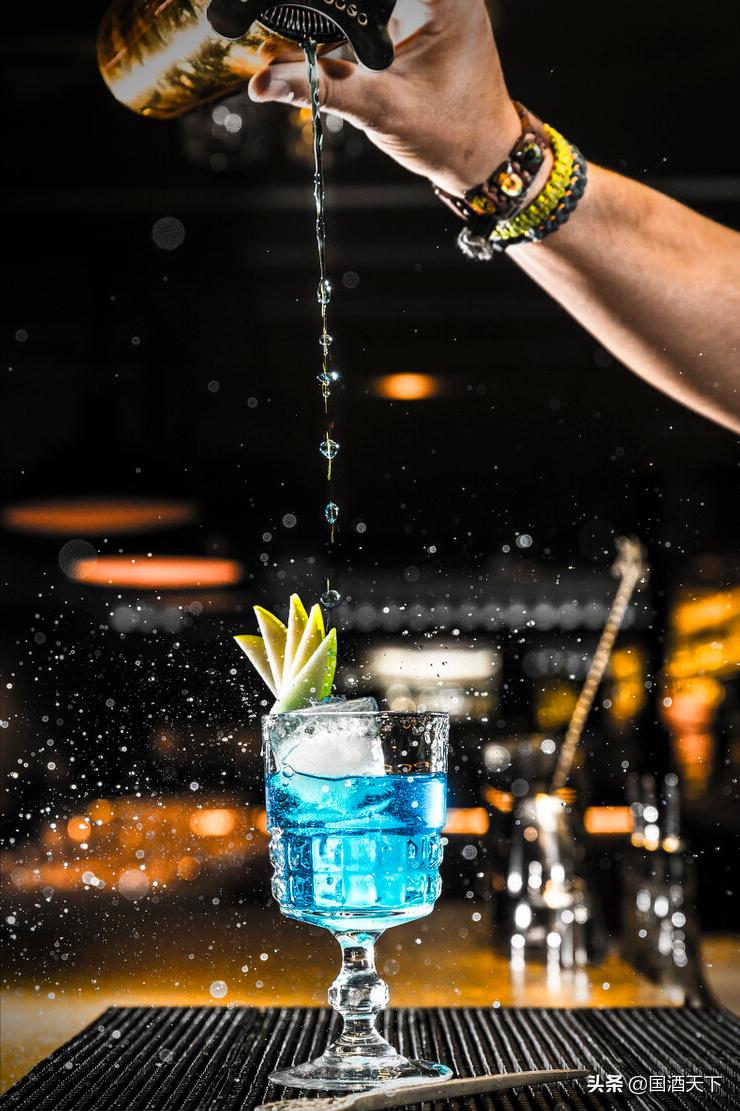 为什么俄罗斯的伏特加这么出名,伏特加在俄罗斯的地位