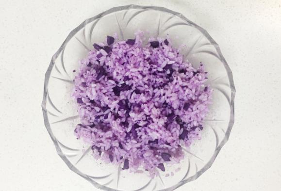 椰香糯米小方糕做法,紫薯椰蓉小方的做法