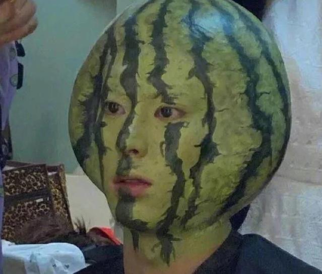 王鹤棣皱眉杨洋皱眉,明星被王鹤棣颜值惊艳