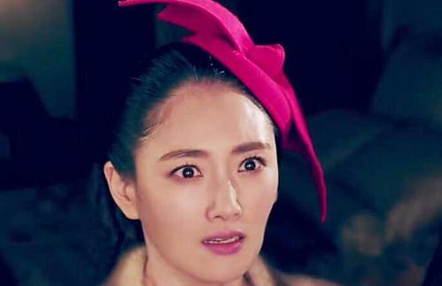 女子网上买了个狐仙供奉,白天变得越来越美,晚上却因此丑陋