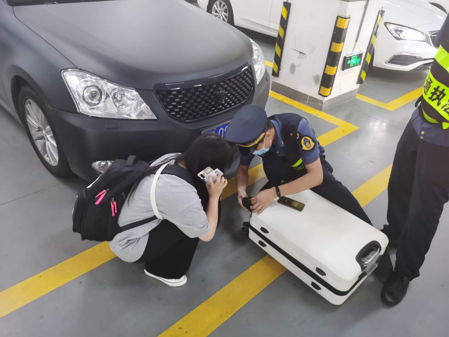 严格执法人情味,严格执法温情服务