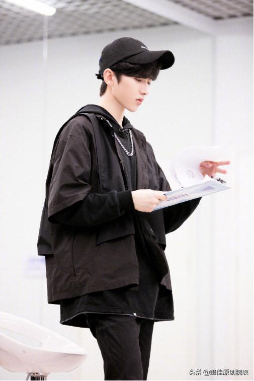 曾经被全网黑的蔡徐坤，凭什么现在又圈粉无数？