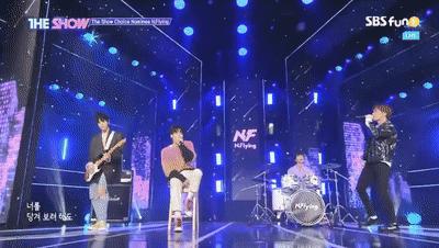 追星女孩们的新墙头，出道史堪比青春励志电影