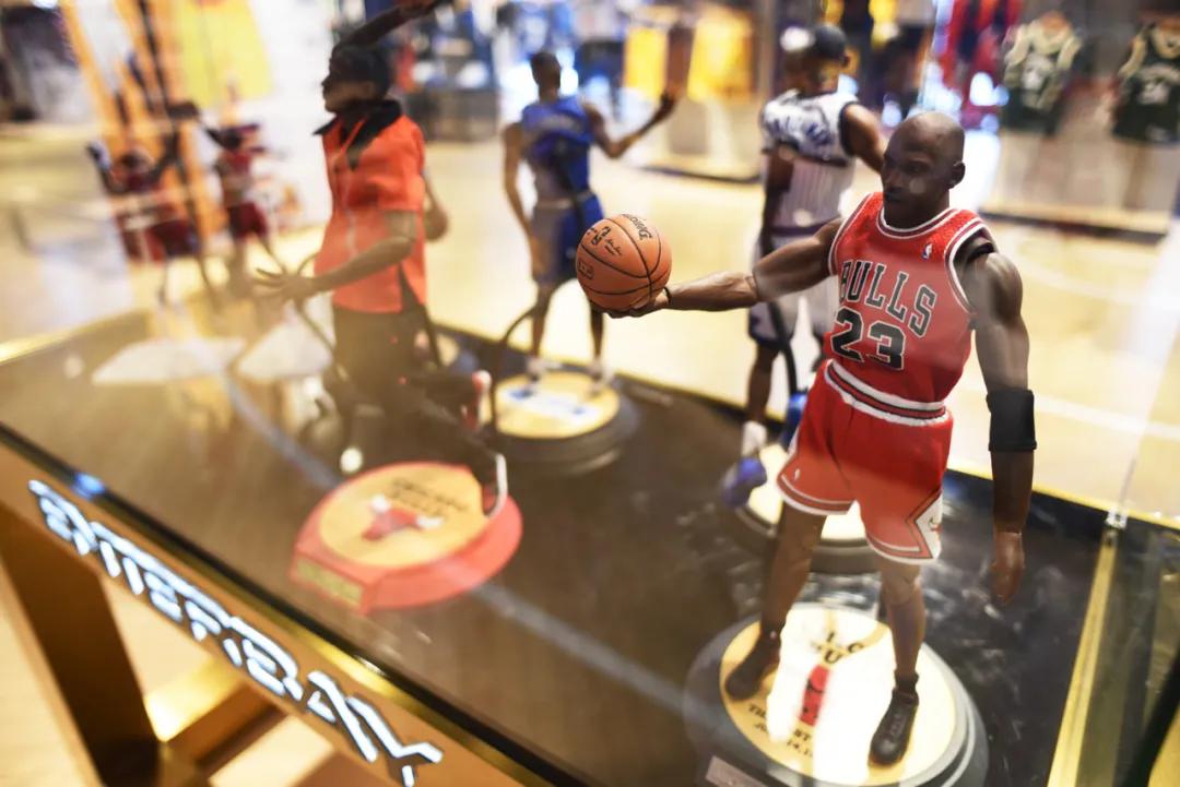 球星卡赚了几百万,一张值10万的球星卡