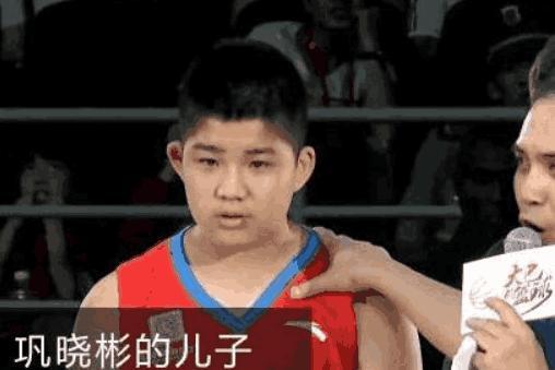 巩晓彬之子今已子承父业,长相神似巩晓彬,被誉为丁彦雨航接班人