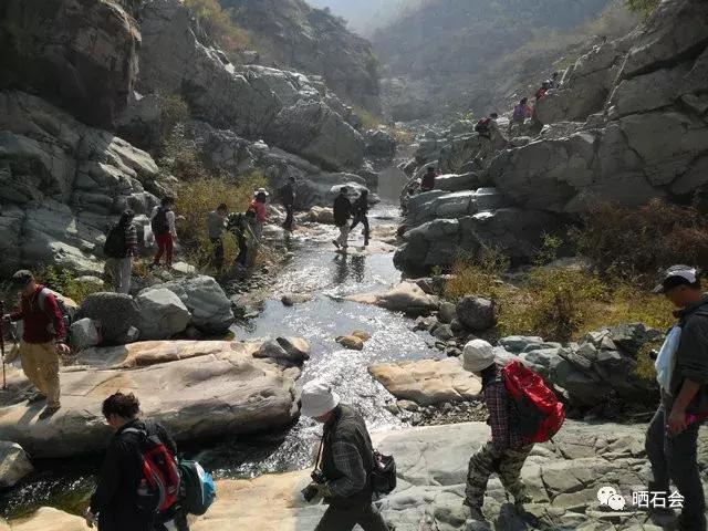 在野外捡石头的技巧,捡石头注意事项和手续