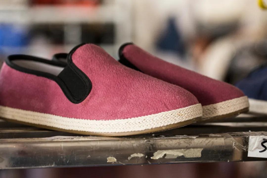 老北京布鞋穿起来真舒服,中国人穿的老布鞋