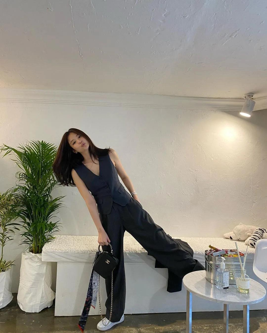 Jennie的马甲原来是学Kate Moss啊