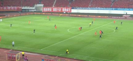 中国足球球迷超燃瞬间全场欢呼,国足进球球迷沸腾超燃剪辑