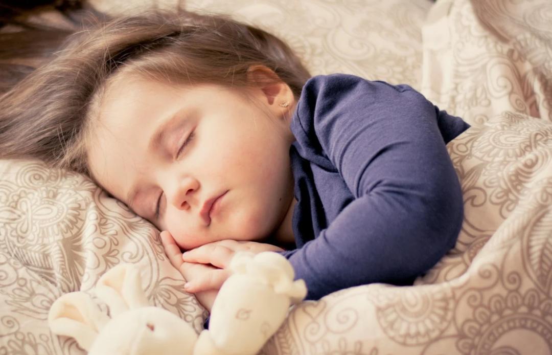 美国妈妈亲吻宝宝的危害新闻,美国妈妈亲婴儿嘴巴