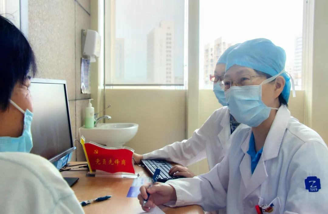 头晕是耳朵里石头移位在作怪吗,头晕脑胀整天昏昏沉沉耳朵嗡嗡的