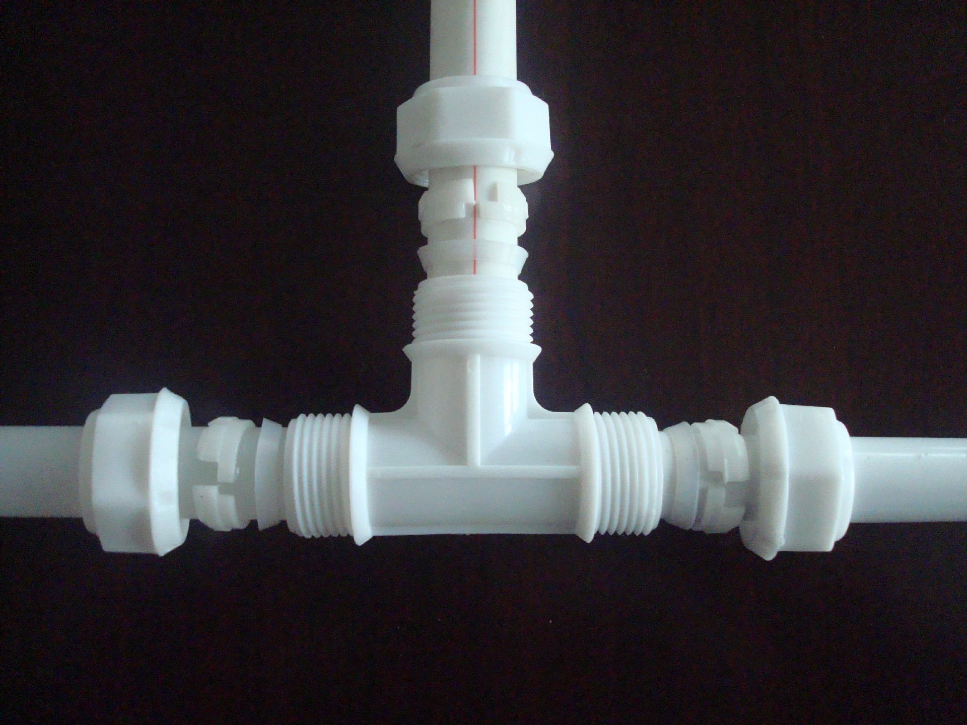 水管接头漏水应该怎么处理呢,水管接头轻微漏水打胶处理