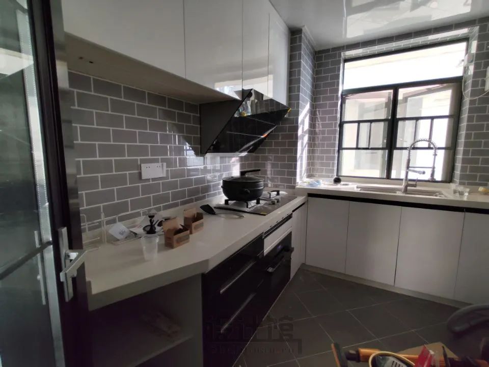 厨房先安装油烟机还是先装铝扣板,先装抽油烟机还是先装铝扣板