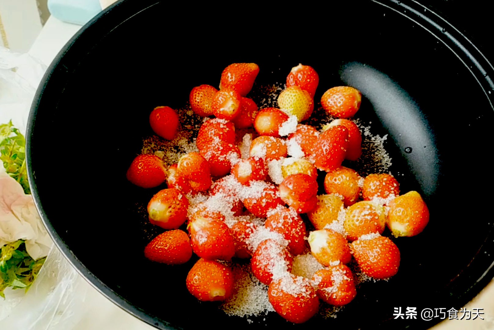 草莓酱直接煮了,草莓酱熬好是热的装还是放凉了装