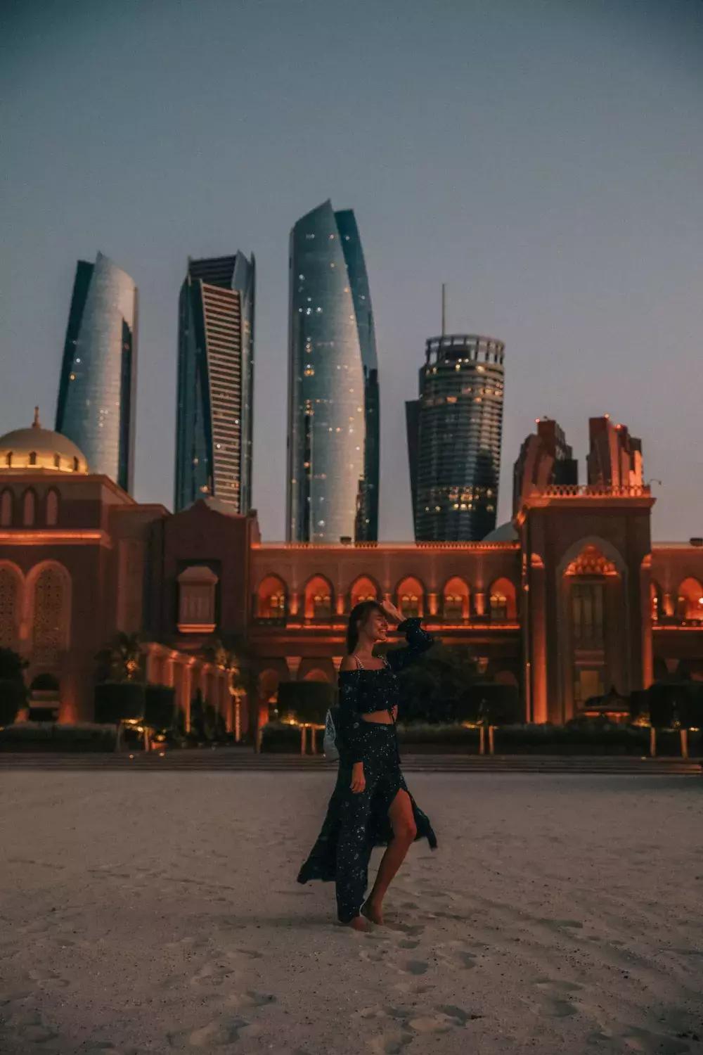 靠捡垃圾成了千亿富翁完整版,捡垃圾变成百万富翁