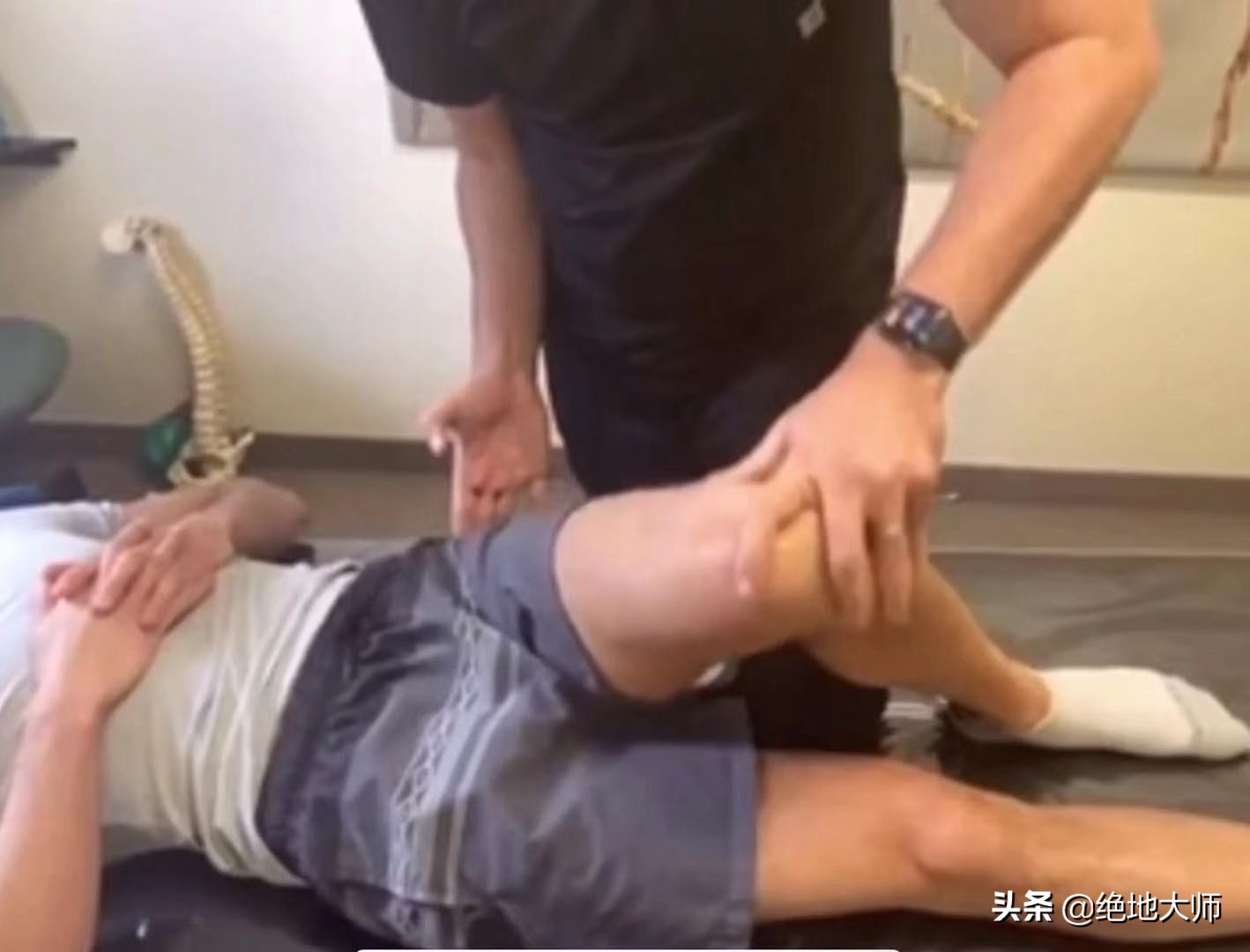 居家膝关节松解手法,麻醉手法松解膝关节